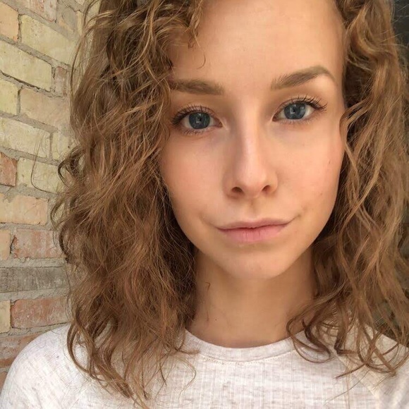 Meet your Posher, Jessica - Picture 1 of 1